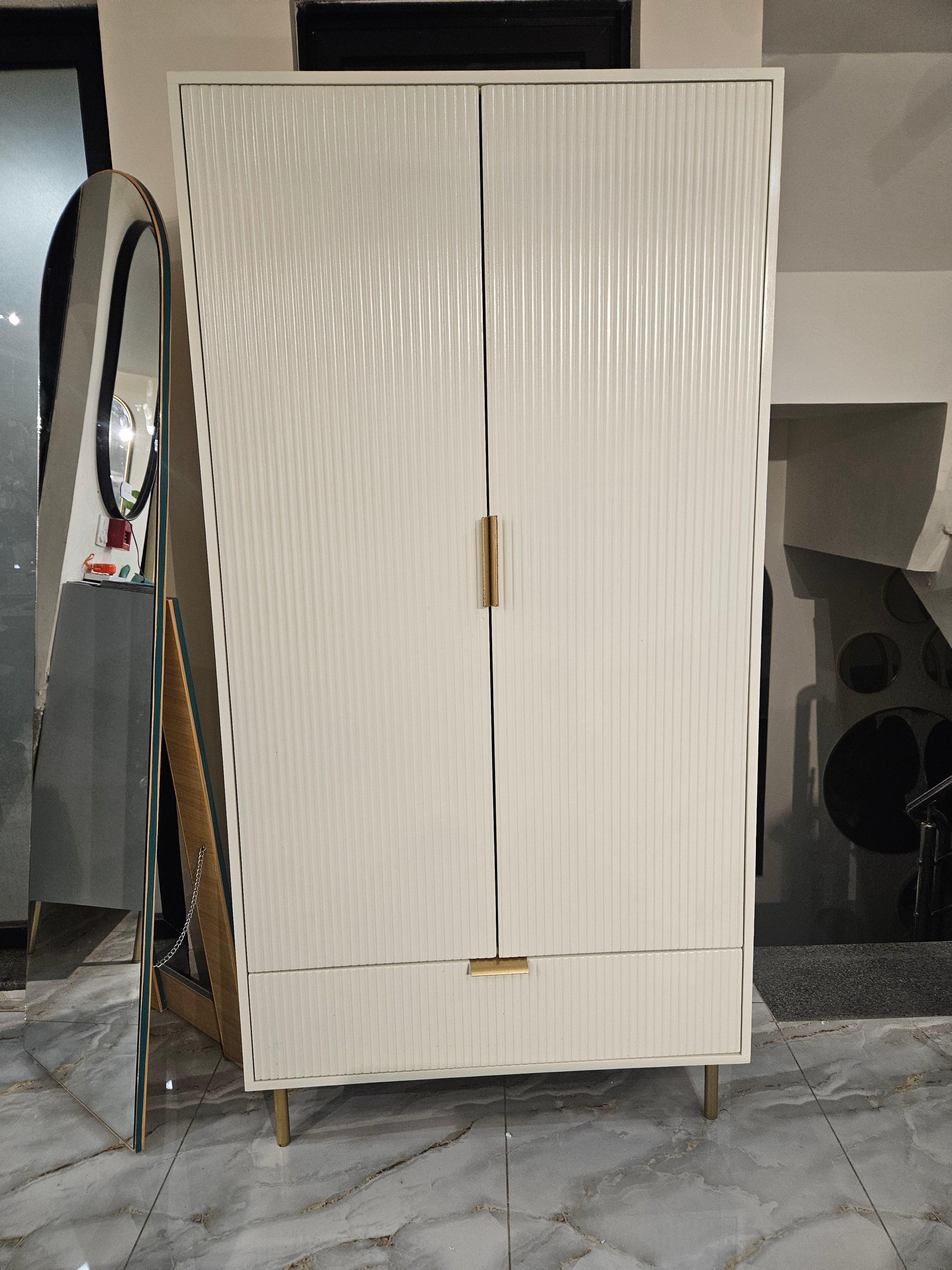 Quinn wardrobe