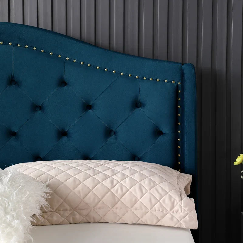Aleathia queen size bed