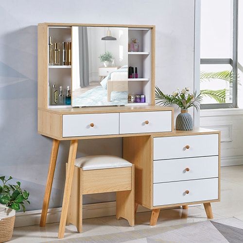 Dream makeup vanity
