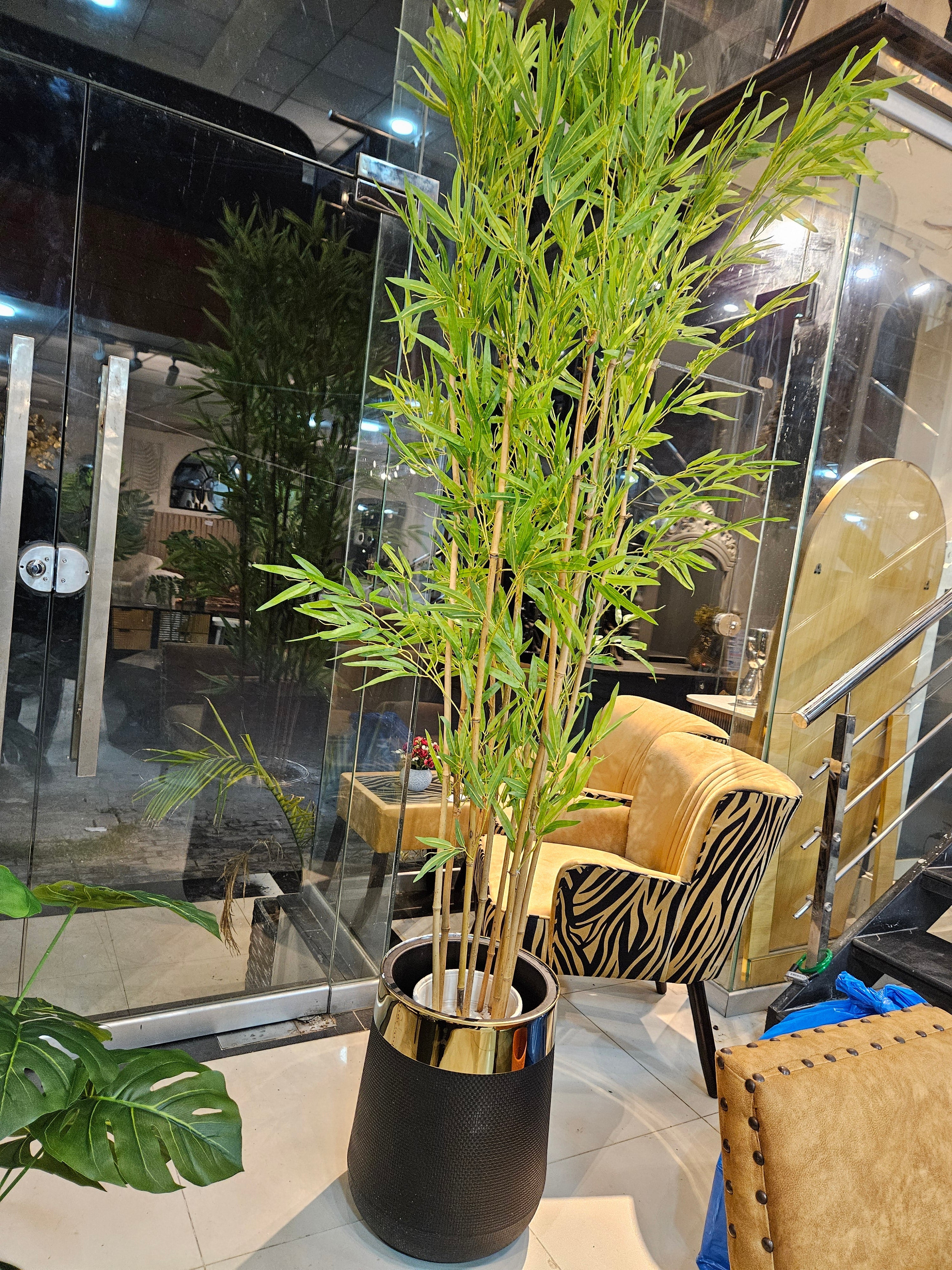 Artifical plants and planter p7